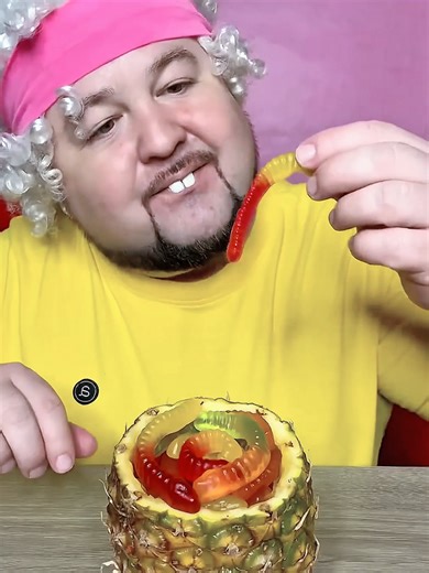 The Funny Pineapple Mishap You Can't Miss