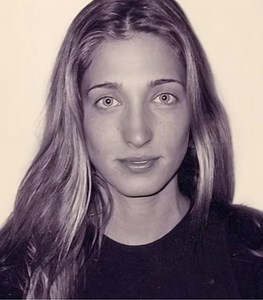 All Eyes on Carolyn Bessette Kennedy: A Fashion Icon