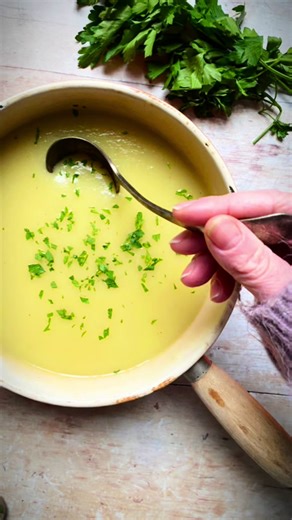 Delicious Leek and Potato Winter Soup Recipe