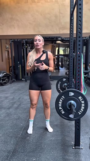 You’ve heard it the entire time… “Brace your core” 9/10 women I have coached the last 10 years have gotten this all wrong Bracing is NOT pulling in your stomach. This will flare your ribs and automatically switch off your core You want to stack your rib cage. Tuck in your tail bone. And if it helps - pretend you are constipated and trying to💩 (I know it’s a weird comparison but a lot of women can relate to this) Your belly should be poking out when you hinge, not look the smallest If this helpe