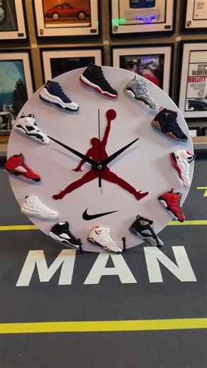 ⏰ 3D stereoscopic basketball shoe wall clock: Trendy basketball shoe shaped decorative clock Inspired by classic basketball shoes, it combines precise timing with trendy decorative functions. Trendy toys of the same style as those in the youth room. | Milton Dennis