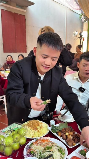 Revew mâm Cỗ Của A Trai Hưng Vlog Hoàn Chỉnh Xem Như Thế Nào.#hautroll #hungvlog