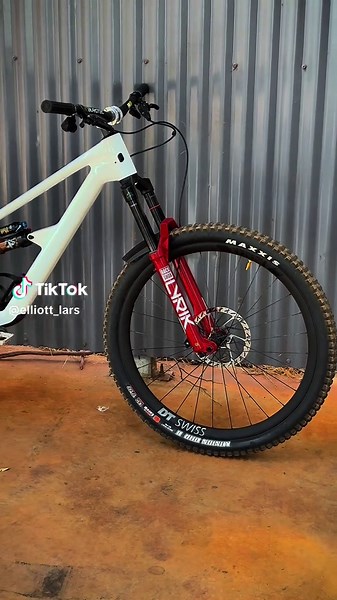 Exploring New Forks for MTB Enthusiasts