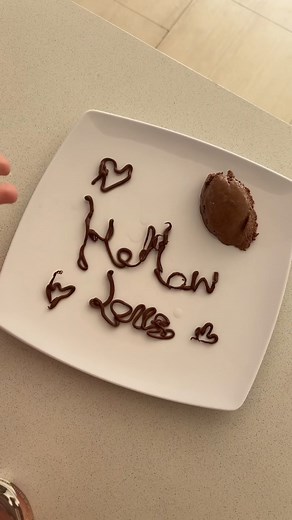 112K views · 2.9K reactions | Decoración super facil con chocolate Pt. 2 勺 #tips #curiosidades #comida | Dafne Zuñiga | Facebook