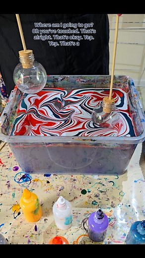 My talented Water Marbling student @hippydippy1960 showing us how it's done. Beautiful glass Christmas ornaments 🎄🎄. . . . . .#jacquardproducts #brisbaneartclass #workshopsbrisbane #viewsofbrisbane #christmasornaments #christmascrafts #christmasvibes #xmascrafts #xmas | Raynbow Crow Studios