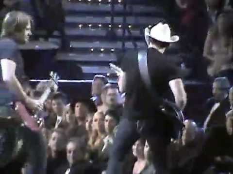 START A BAND - Brad Paisley and Keith Urban rock the 2008 CMA's