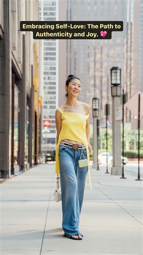 So, I stumbled upon this video & text message from last August, and guess what? It never made it to my feed. Why? Because my skin was just too darn flawless! Seriously, it looked like I‘d been dipped in gold from head to toe. Get ready for the behind-the-scenes text with my videographer, where we uncover the secret to my out-of-this-world glow: it’s all about catching the morning rays. So, why I am posting this on my feed now? Because I want you all to know that glowing skin isn‘t just for the l