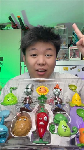 PLAY PLANTS VS ZOMBIES IN THE REAL WORLD!! WKWK