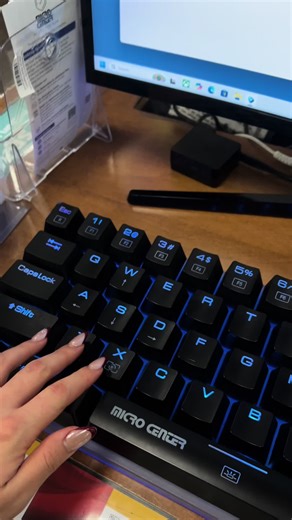 Exploring Jumbo Keyboards for Longer Nails