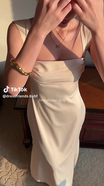 #เทรนด์วันนี้ #เดรสซาติน #เดรสยาว #ชุดเพื่อนเจ้าสาว #ชุดแต่งงาน #ชุดไปงาน