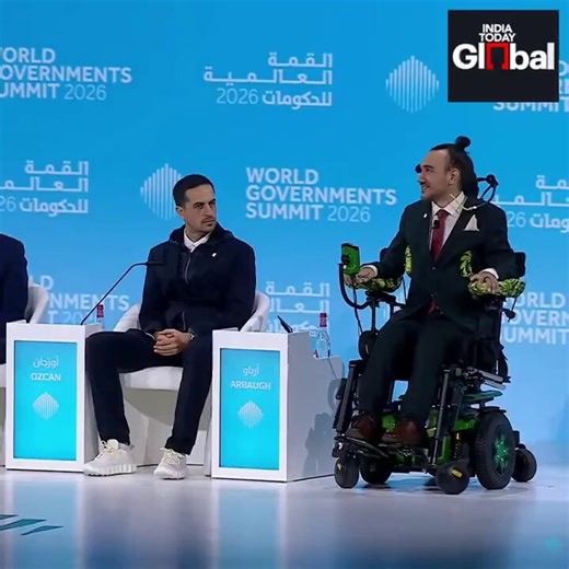 This is the first time in history a paralyzed human has controlled a computer using only their thoughts.Meet Noland Arbaugh, the first human to receive a brain chip from Neuralink.Now he plays games, runs a business, and studies neuroscience with a 4.0 GPA.