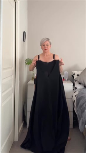 Yes… I am counting down the days to Autumn. Bring on the layers, boots and cooler days…I want to wear this outfit again :) I have a serious case of summer fatigue! It seems never ending with long stretches of days in the high 30’, and even low 40’s. I am so ready for the change of season! Style Notes @etalaustralia Saunders Dress @tirelli_australia Letter Block Zip Cardigan #styleover50 #advancedstyle | Deborah Gates Style