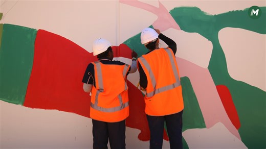 🌿 Seventh Road spectacular ✨ The Seventh Road public art murals have officially transformed the southern end of the elevated rail in Armadale! 📏 Spanning 40 metres long and 80 metres high, this vibrant piece celebrates the beauty of our local landscape, native flora and fauna and reflects Armadale’s rich history and culture. | ✨ Through collaboration with local students, these murals also showcase the artistic creativity and energy of the next generation. 🎨 Created by WA Artist George Domahid