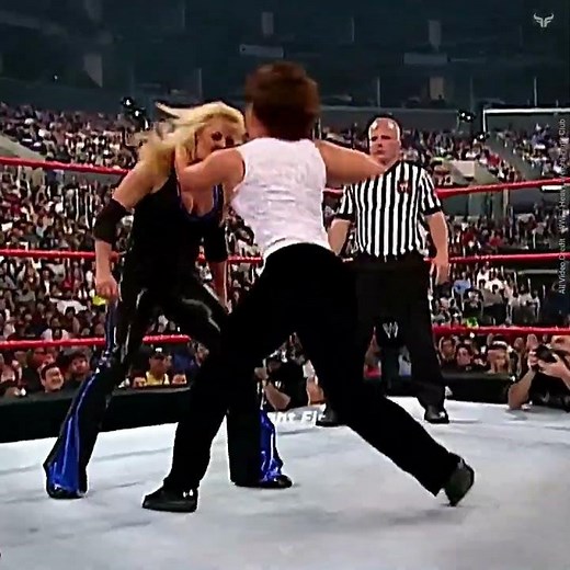 Molly Holly vs Trish Stratus – WWE Women's Championship Match | Unforgiven 2002