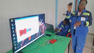 Programmation calculateur électronique de démarrage EIS Mercedes Benz, ceci démontre à suffisance la qualité de formation professionnelle, si tu souhaites connaître davantage inscris-toi maintenant Au CFP mecatronique Duvalier automobile ou inscris-toi en ligne. Les inscriptions se poursuivent tous les jours ouvrables. Contactez nous via WhatsApp au 00237 6 73 08 39 33 pour plus d'informations | Duvalier automobile | Facebook