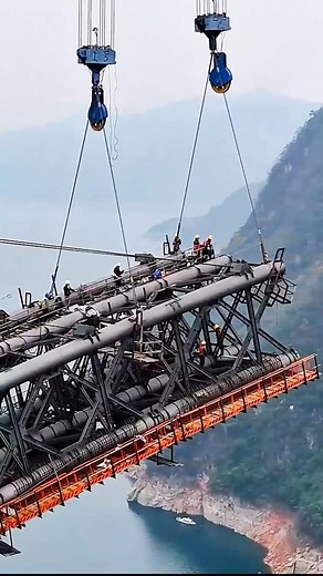 "The bridge in China that kisses the sky 😱| The world's strongest railway bridge | Fact TV 91" #ChinaBridge #EngineeringMiracle #RailwayBridge #WorldRecord #AmazingFacts #fblifestylelife | facts tv 91