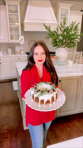 Holiday Wreath Cake Recipe: Festive & Delicious!