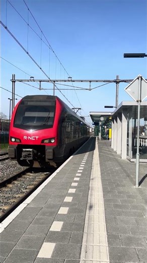 R-net FLIRT vertrekt van Alphen a/d rijn