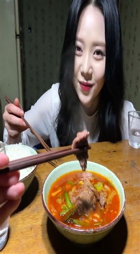 Paying strangers to cook for me #cookingchallenge #cookforme #cooking