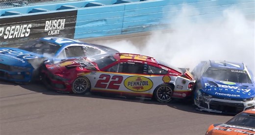 Logano spins around, collects Berry and Suárez in wreck