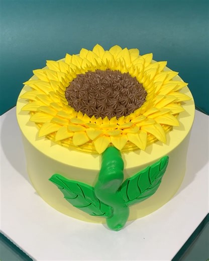 2.4M views · 15K reactions | Sunflower Cake Design Tips | Cake Decor | Facebook