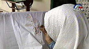 Di Balik Pembuatan Batik Tulis