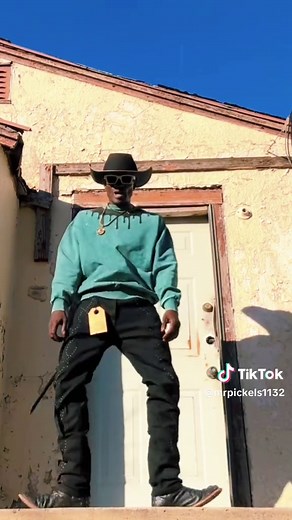 Should I keep goin?? Appreciate all the new support and the day 1s yall already know 💯🙏🏿… drop songs in the comments @Theodore @chrisbrownoficialbreezy #mrpickelspromotions #fyp #fypシ #reallifehappyfeet #tpain