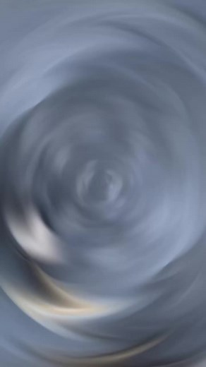 С известно забавя ви споделям как приготвям моите пилешки филенца с корнфлекс. Отдавна не пържа почти нищо, което панирам. Това не пречи филенцата да са хрупкави и много вкусни. Рецептата е проста и отнема много малко време. Няма да пиша точни количества, защото това зависи изцяло от вашите нужди. Продуктите, които са ви необходими са следните 💁🏻‍♀️➡️ пилешко месо (аз използвам бон филе ➡️ черен пипер и сол➡️ майонеза➡️корнфлекс➡️ ➡️Овкусяваме филенцата със сол и черен пипер. Добавяме майонеза