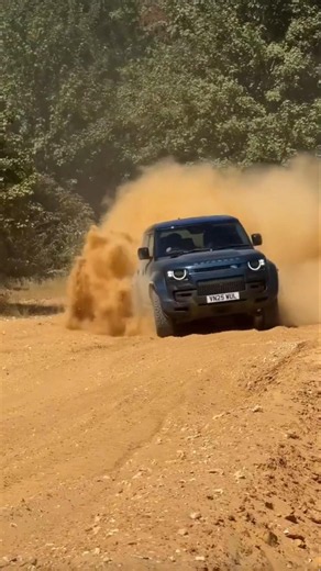 sandstorm rising the octa totally the king of the world #automobile #defenderocta #youtubeshorts