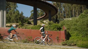 Il tuo casco chiama i soccorsi? Puoi installare ANGi su molti caschi da ciclismo, indipendentemente dalla marca! Ora, con ANGi, anche il tuo casco può essere trasformato in un dispositivo di sicurezza che traccia il percorso, rileva l’urto e segnala l’emergenza. Scopri ANGi https://bit.ly/2UgyeUQ ! #angi #specialized #iamspecialized | Specialized Bicycles
