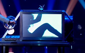 #short - 137 - Le Plus Grand Cabaret Du Monde 20.02.16 Compression Illusion