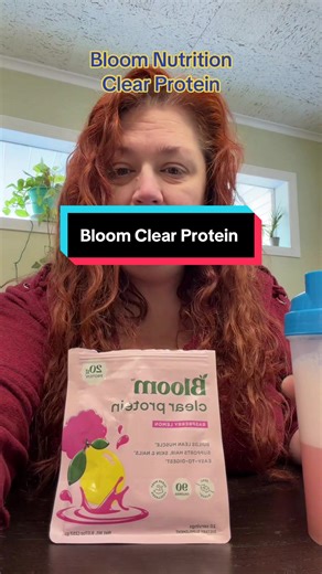 You know I’m ALWAYS looking to get my protein in so today we’re trying Bloom Nutrition Clear Protein – Clear Whey Collagen Protein Blend! Now listen… I did NOT like their greens (just being honest 👀) so I was a little nervous. But this one? 👏 Hold onnnn. 20g protein. 90 calories. 0g sugar. Light, fruity, refreshing drink vibes instead of that thick milky protein shake feeling. It’s definitely sweet — and you know I love sweet — but not in a fake, overpowering way. It’s actually super drinkable
