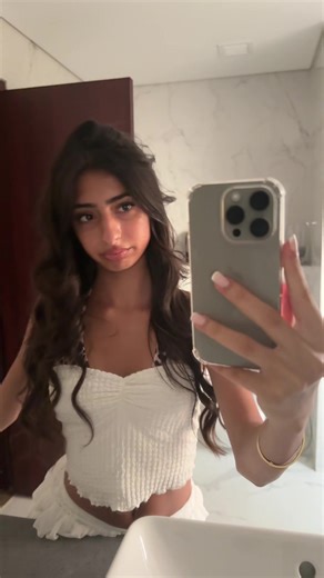 Mastering Mirror Photography Techniques