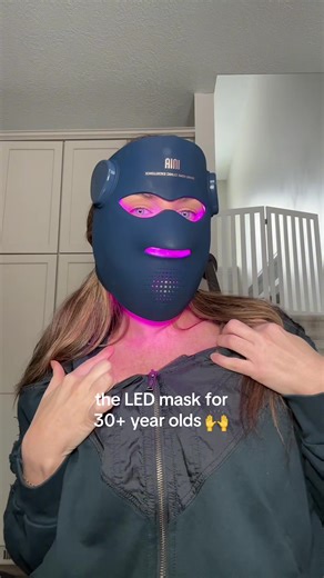 This new light therapy mask from Inia can treat fine lines/wrinkles AND acne at the SAME time @inia_beautycare @INIA BeautyCraft #redlightmask #lightherapy #inia #lighttherapyfacialmask #redlightherapy