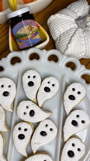 “Boo-Berry” Linzer Cookies #tutorial #halloween #baking #trend #satisfying