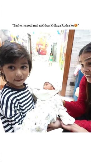 Bacho ne godi mai rakhkar khilaya Rudra ko 😍#armaanmalik #payalmalik #kritikamalik