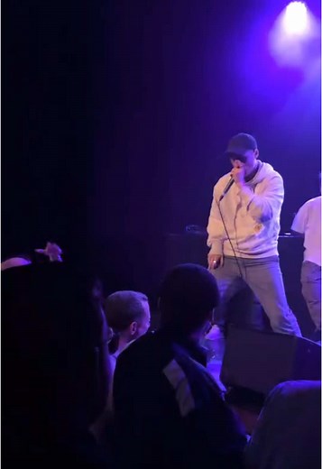Engaging Beatbox and Vocoder Performance Live