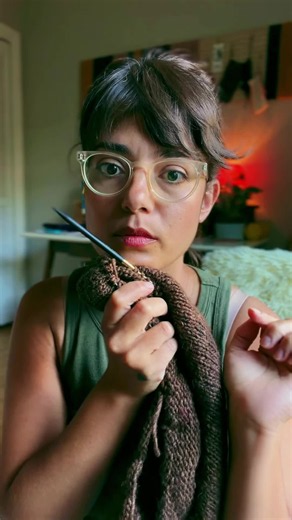 What’s the point of a swivel needle?! Do tell! #knittok | Knitting
