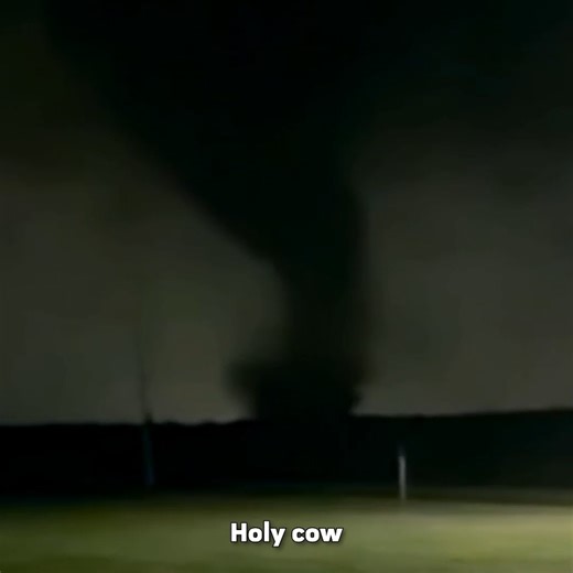 A tornado strikes in the dead of night 🌪️ #InTheEyeOfTheStorm | Discovery