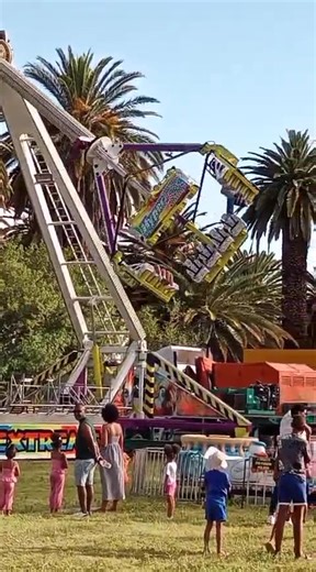 Kom kyk wat bied Amusement For Africa - Fun Fair Amusement Rides!!! Kalahari Kuierfees Die Eiland Holiday Resort - Upington | Kalahari Kuierfees