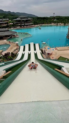 Sliding with cameraman 😱🔥🤙 #highdiving #highdive #ocean #bluetreelagoon #pool #phuket #synchronizedswimming #competition #challenge #bluetreephuket #Thailand #lagoon #flip #oceanbluetree #entertainment #Thailand #show #freestyle #tarzan #triple #ocean #top #fifa #euro2024 #euro #waterpark