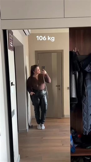 @women_smoothiee on Instagram: "40 kg gone in 12 months No gym. No obsession. Just real, lasting change. 🧱 Most people think long-term weight loss requires suffering. Burnout. Discipline overload. Starting over every few weeks. That’s exactly why most plans fail. What worked for me was the opposite. I stopped forcing results and focused on something I could repeat daily, even on bad days. That shift came from one 60-second daily alignment 🪬 Small enough to feel harmless Strong enough to compou
