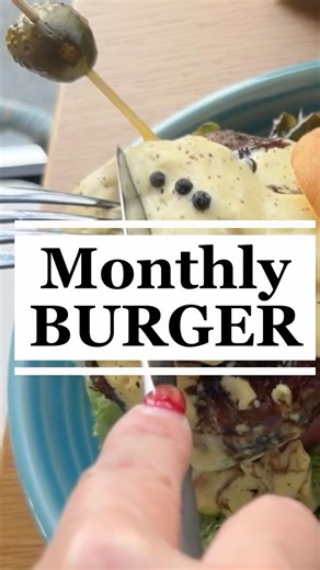 Hawaiian cafe【Aloha Diner】アロハダイナー on Instagram: "⚠️深夜の閲覧注意です…🤤 今月のマンスリー、正直やりすぎました。。 みんな大好き「エッグベネディクト」を 豪快にバーガーにしちゃってます🍔🍳 とろ〜り溢れ出す半熟卵と 特製オランデーズソースの酸味が 肉肉しいパティに絡んで…もう優勝🏆 口いっぱいに広がる「幸せ」を ぜひ体験しにきてください🌺 📅 12月限定メニュー 『エッグベネディクトバーガー』 忘れないように【保存】して週末の候補に！👇 【👨‍🍳 @gray.hm_burger_beef100 のこだわり】 肉喰ってる！ビーフ100%パティを使った肉肉しいハンバーガー🍔 心も体も満たされる食体験をお届けします。 【📍 Access】 三重県松阪市高町672-1 ALOHA HOME内 松阪ハウジングセンターの敷地に建物があります！ ※テイクアウトもOK！ #アロハホーム #松阪グルメ #松阪ランチ #松阪カフェ #三重グルメ #三重ランチ #三重カフェ #東海グルメ #ハンバーガー部 #グルメバーガー #エッグベ