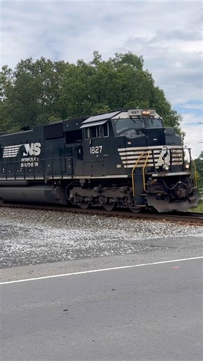 NS SD70ACC 1827 Leads NS 25A #norfolksouthern