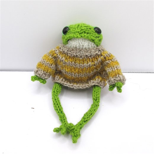 Hand Knitted Poseable Frog With Removable Sweater, Collectible Wool Animals - Etsy UK