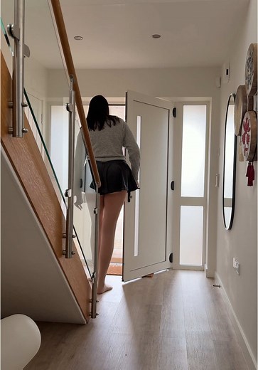 What Happens When A 7ft Tall Girl Answers The Door?