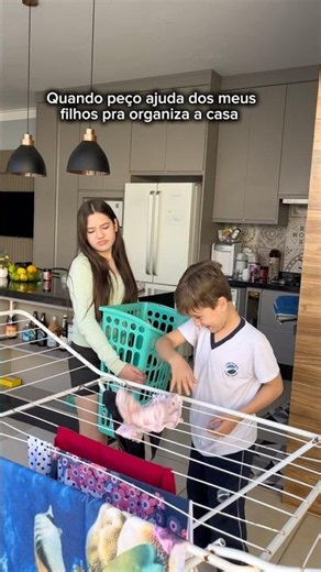 Quando peço ajuda dos meus filhos para organizar a casa.🤣 #filhos #maternidade #vidademae #fun