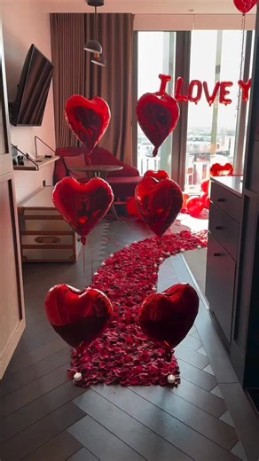 1M views · 18K reactions | Detalles Que Enamoran  #decoracionconglobos #MesSanValentin #decoraciondeglobos #sanvalentin2025 #detalles #happybirthday #birthday #love #ViveLaMejorExperiencia #decora | Kf Princess Peru - Decoraciones y Arreglos | Facebook