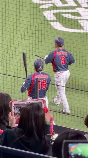 Umpire Shirai looks happy to be teased by the world-famous Otani lol #ShoheiOhtani #SamuraiJapan ...