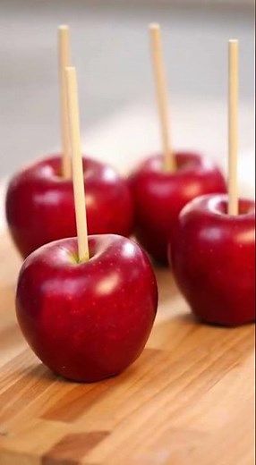 Chocolate Pretzel Caramel Apples 🍎🍫 The Perfect Fall Sweet & Salty Treat!